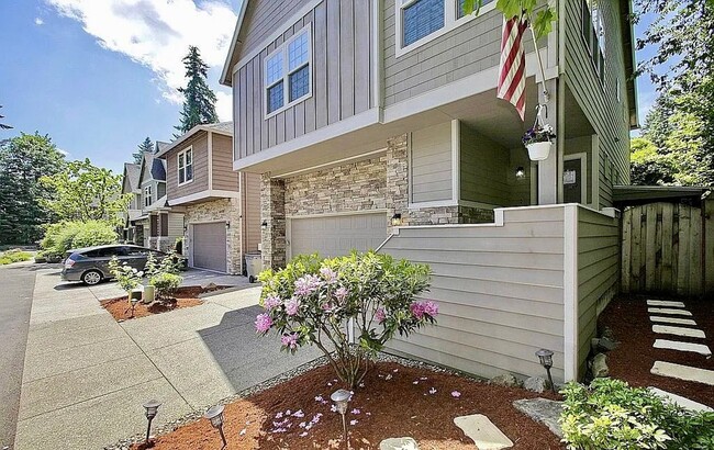 Building Photo - 3 Bed, 2.5 Bath Tigard Home with Entertain...