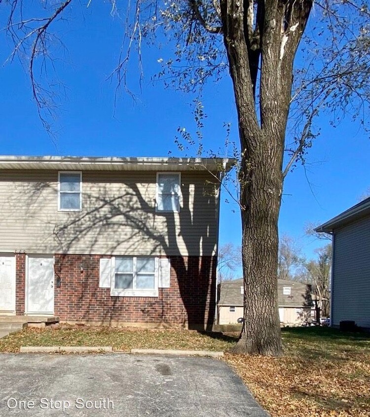 Primary Photo - 220 E Hargis St