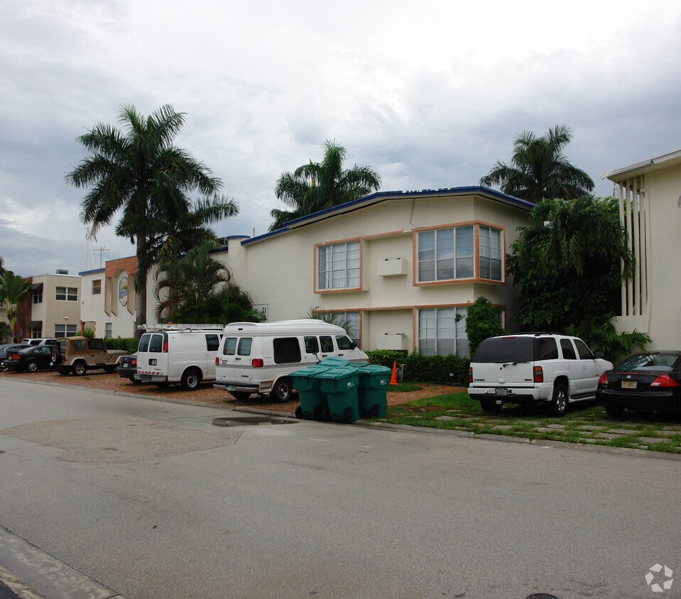 Primary Photo - 21 Isle Of Venice Dr
