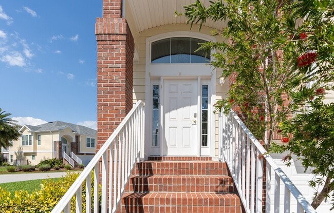 Building Photo - 156 Sunset Cir S