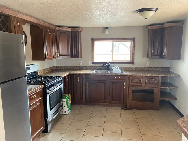 Building Photo - 305 Sunnyside Ln