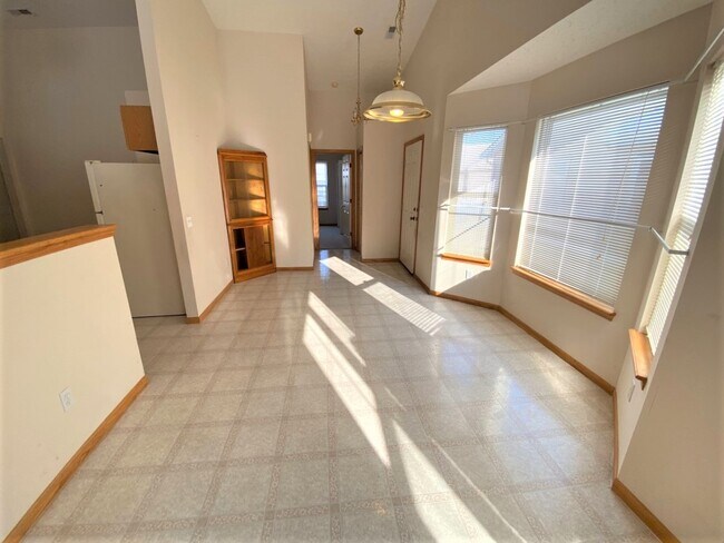Building Photo - 1120 Chaucer Cir
