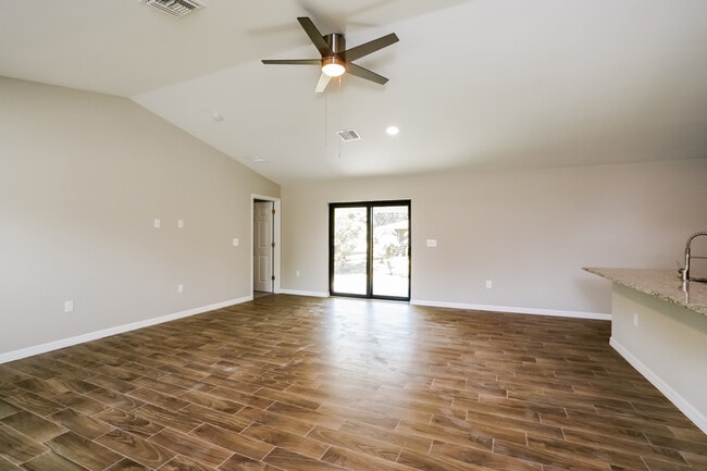 Foto del edificio - 8436 Aloha Rd