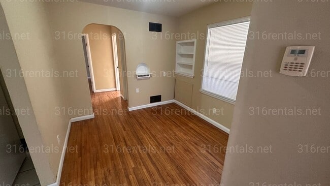 Building Photo - 1248 N Volutsia