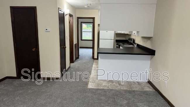 Building Photo - 211 Newbridge Rd