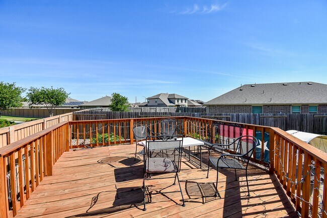 Foto del edificio - 7206 Highland Chase Dr