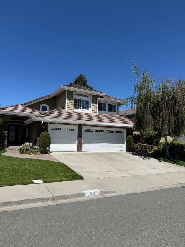 Foto del edificio - Beautiful 4 Bedroom, 3 Bathroom Pleasanton Home with 3-Car Garage & Large Backyard
