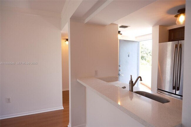 Foto del edificio - 2756 Day Ave