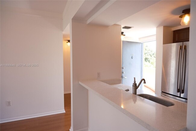 Building Photo - 2756 Day Ave