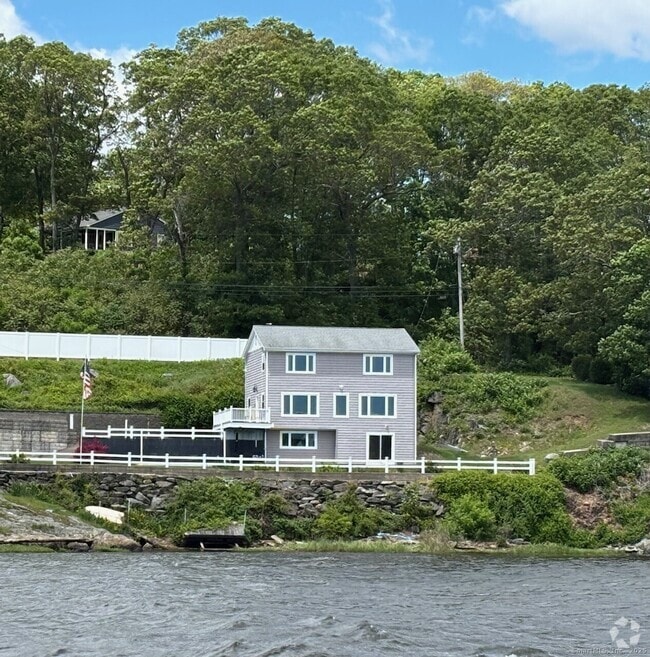 Building Photo - 250 River Rd