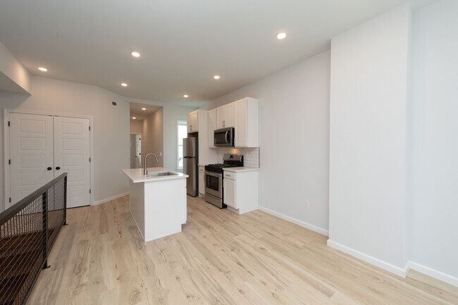 Photo - 2911 W Clearfield St Apartments