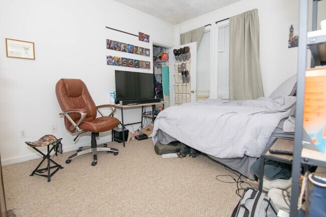 Foto del edificio - Allston 3 Bed – 1,100 Sq Ft – Heat Included – Deck/Porch – 9/1