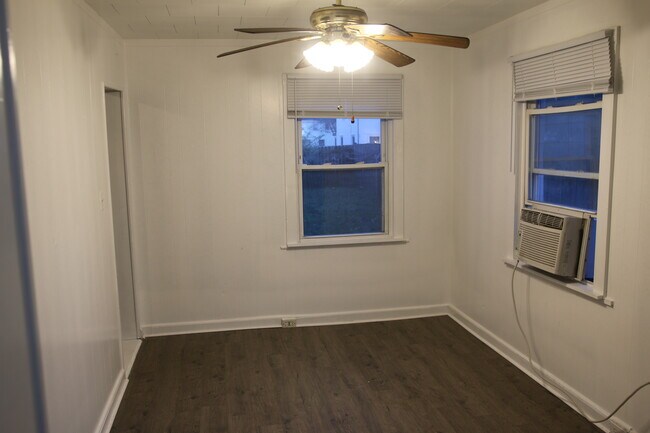 Building Photo - 16 Barney Pl