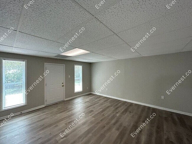 Building Photo - 1233 Claiborne Dr