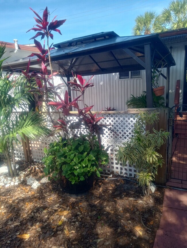 Foto del edificio - 2 NW 48th St