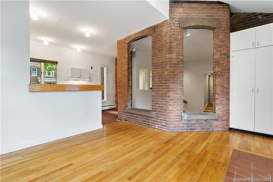 Foto principal - 239 Bradley St