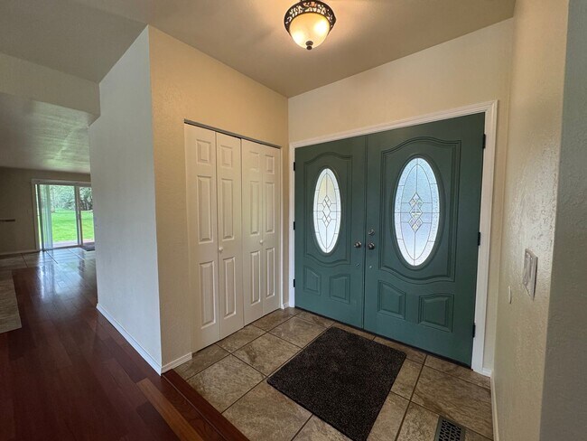 Foto del edificio - River Front Property