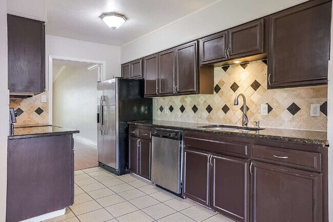 Foto del edificio - Updated 2 Bed, 2 Bath Townhome in North Dallas