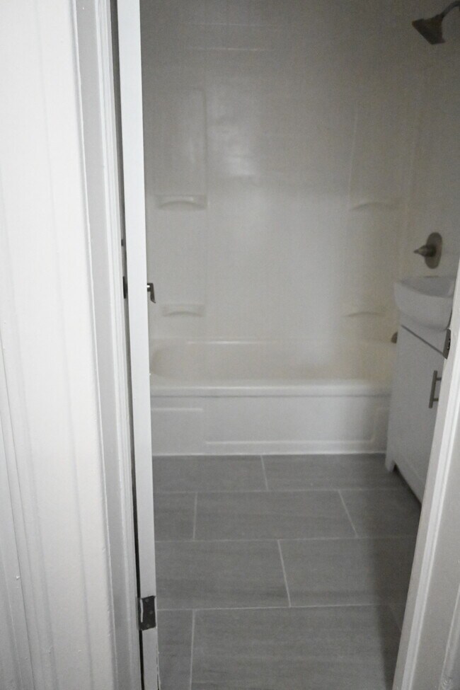 Baño - 51 Bogart Ave