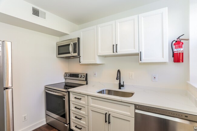 Foto del edificio - 3847 Rodman St NW