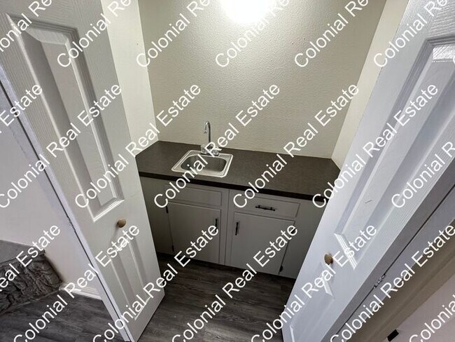 Foto del edificio - Nicely updated, 2 bedroom 2 bathroom apartment. Central heat and air, Washer/Dryer included in un...