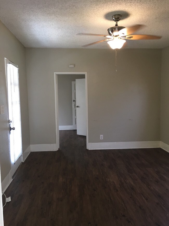 Interior 1bd home - 1bd 1ba cottage 412-416 Claudina St