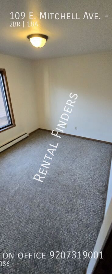 Foto del edificio - 109 E Mitchell Ave