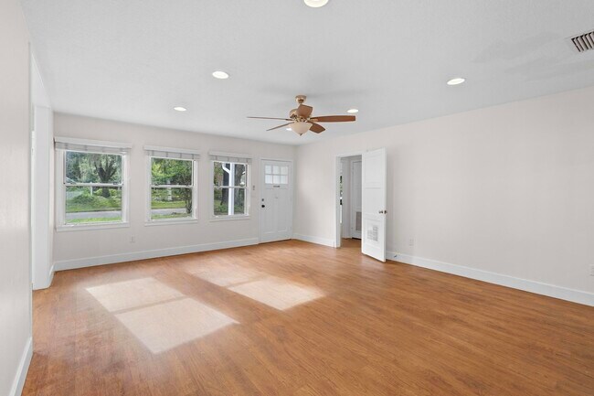 Foto del edificio - 605 N Amelia Ave
