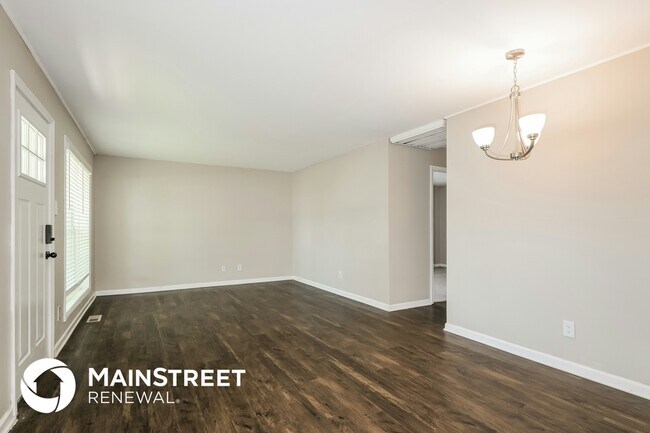 Foto del edificio - 27 Steeplechase Dr
