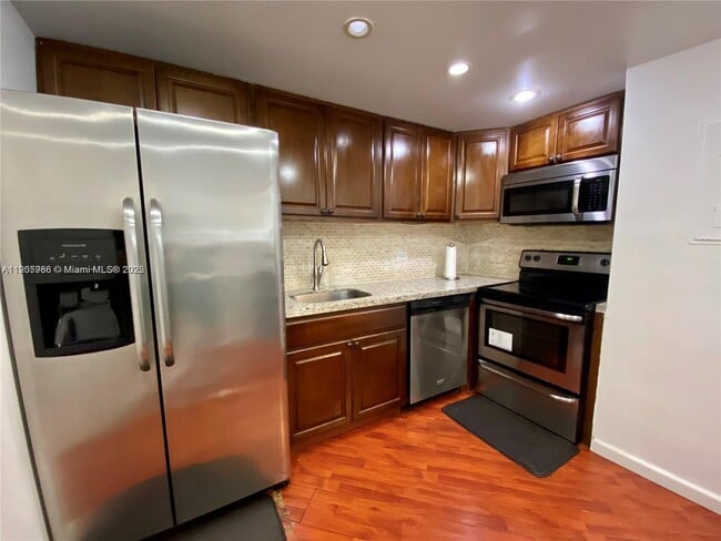 Foto del edificio - 825 Brickell Bay Dr