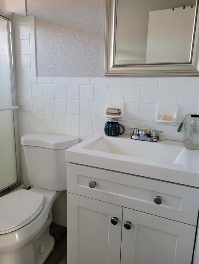 Building Photo - 102 N 4th St