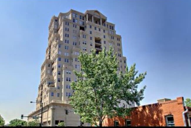 Building Photo - 300 W 11th Ave