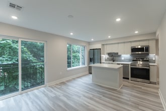 Building Photo - 665 N 35th St