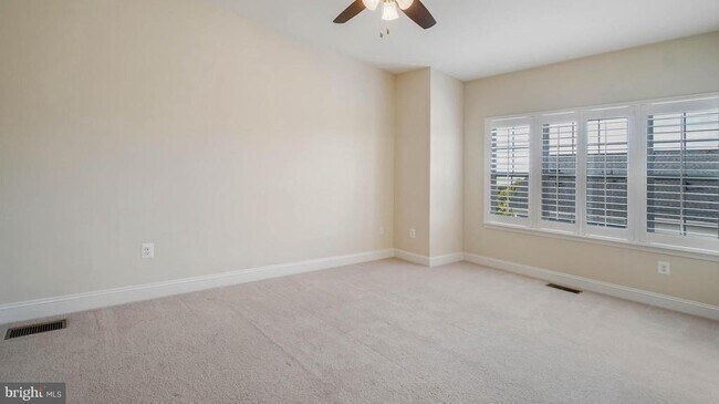 Foto del edificio - 5803 Lois Ln