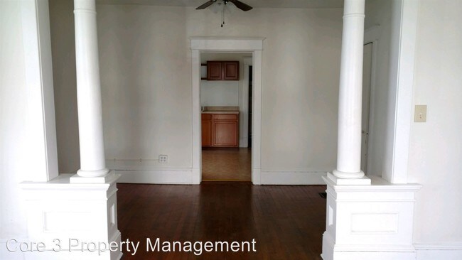 Building Photo - 707-707 E Grove St