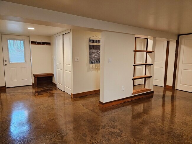 Building Photo - 5729 N Wilbur Ave