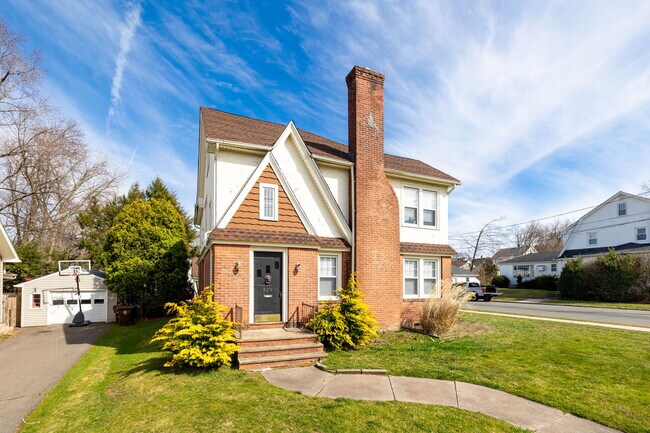 Foto del edificio - 971 Enfield St
