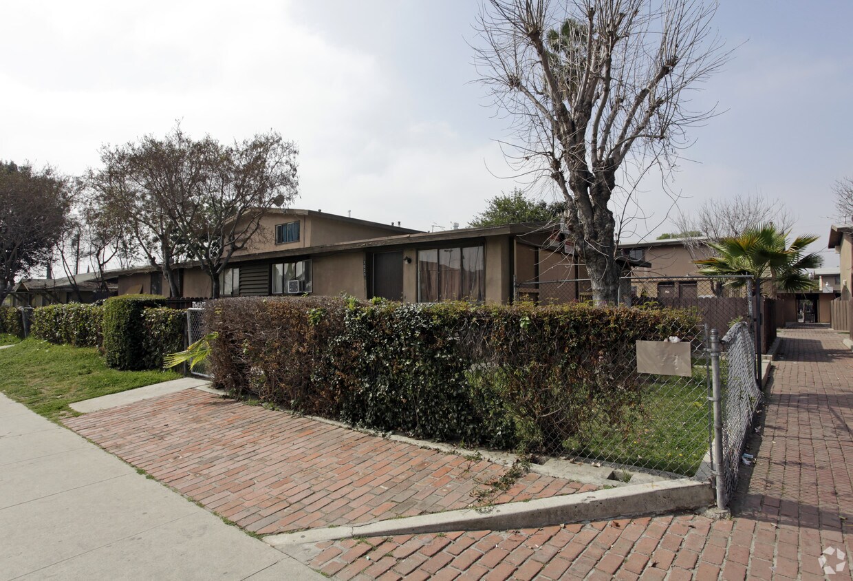 Building Photo - San Cristobal Apartments