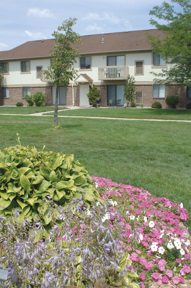 Regency Club Apartments in Warren, MI