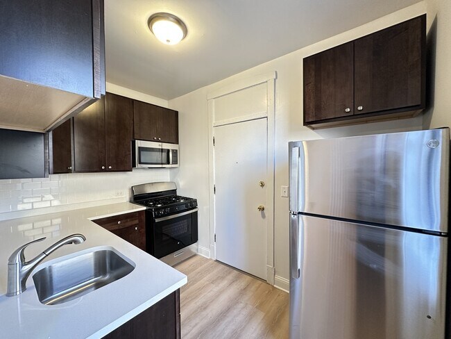 Foto del edificio - 1542 N Kedzie Ave