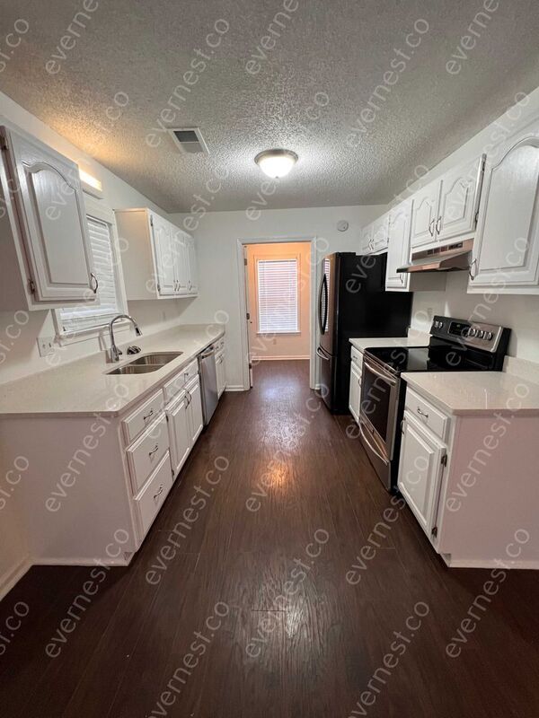 Building Photo - 109 Laurel Ln