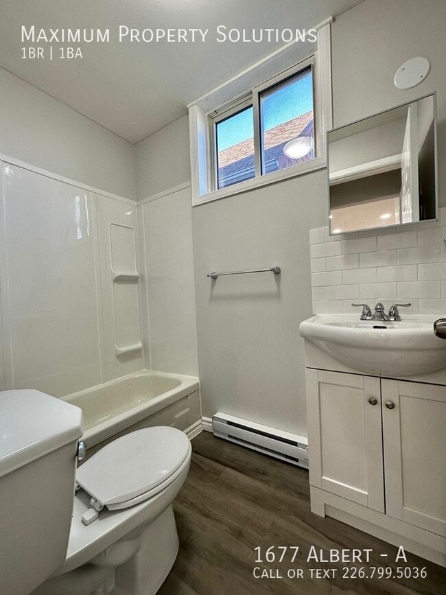 Building Photo - 1 bedroom recently updated available immed...