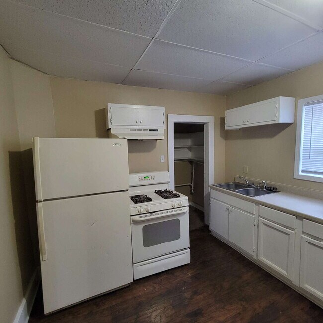 Foto del edificio - Christian Park 3BR Home w/Fenced Backyard!