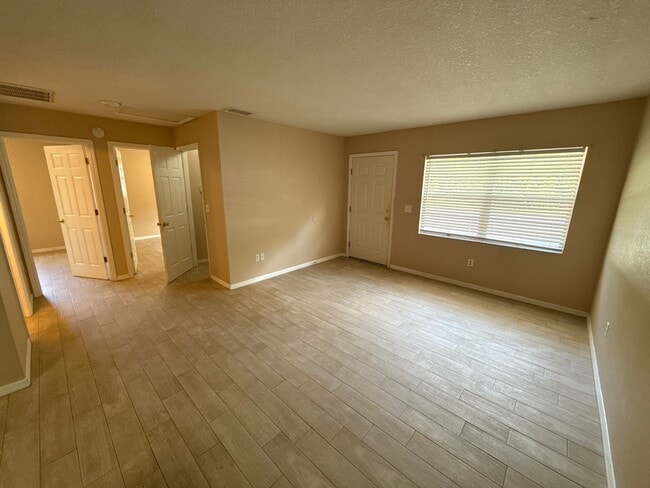 Building Photo - 2550 E Constance Ct