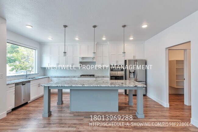 Foto del edificio - Mountain Views! Upgraded Highland Townhome!