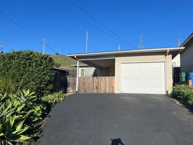 Building Photo - 1392 Bolton Dr