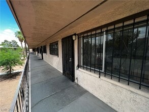 Building Photo - 3720 Royal Crest St