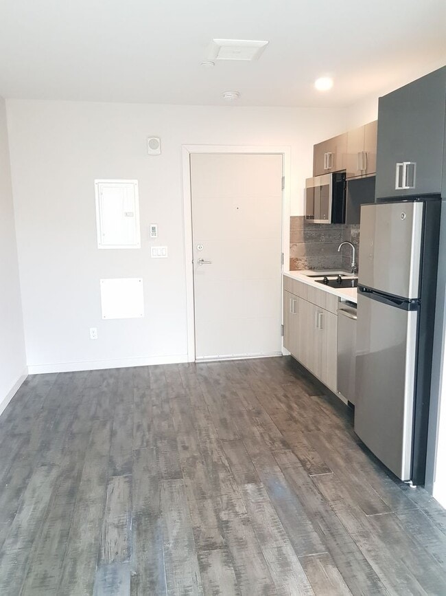 Interior Photo - 741 Harvard Apartments