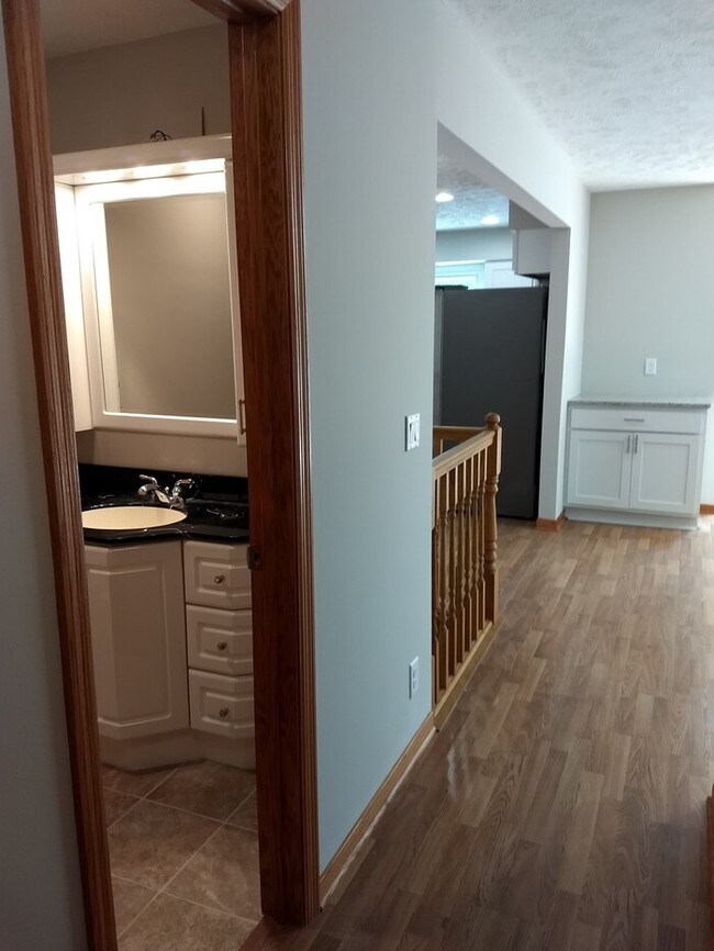 Building Photo - Large Stonybrook Home