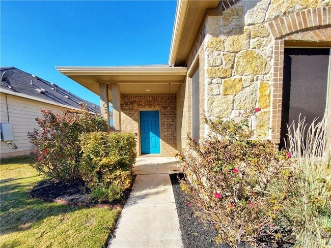 Building Photo - 405 S Brook Dr